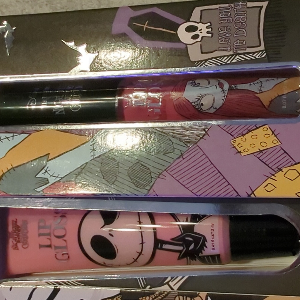 Disney Nightmare Before Christmas 2 Lip Glosses and 1 Lip Balm - Picture 9 of 10
